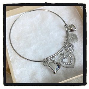 💕Beautiful Silver Charm Bracelet Love Heart Charms💕